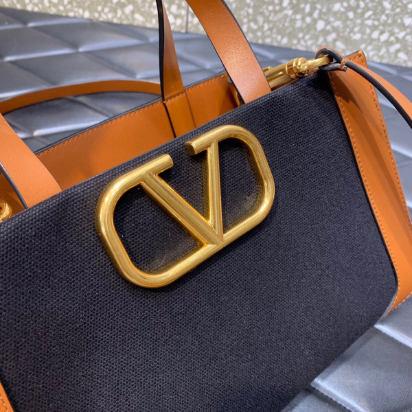 HOT SALE VALENTINO VLOGO SIGNATURE TOTE