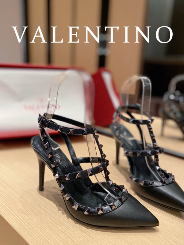 HOT SALE VALENTINO ROCKSTUD SANDAL