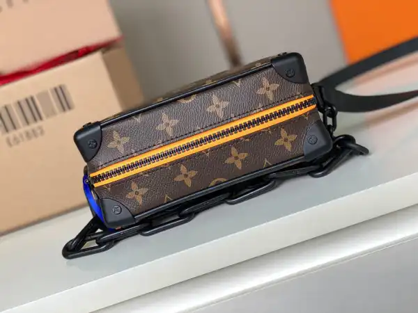 Bagsoffer LOUIS VUITTON SOFT TRUNK