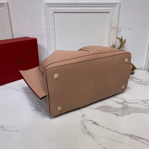 Frstbag ru VALENTINO GARAVANI ESCAPE TOTE BAG