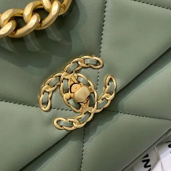 CHANEL 19 FLAP BAG