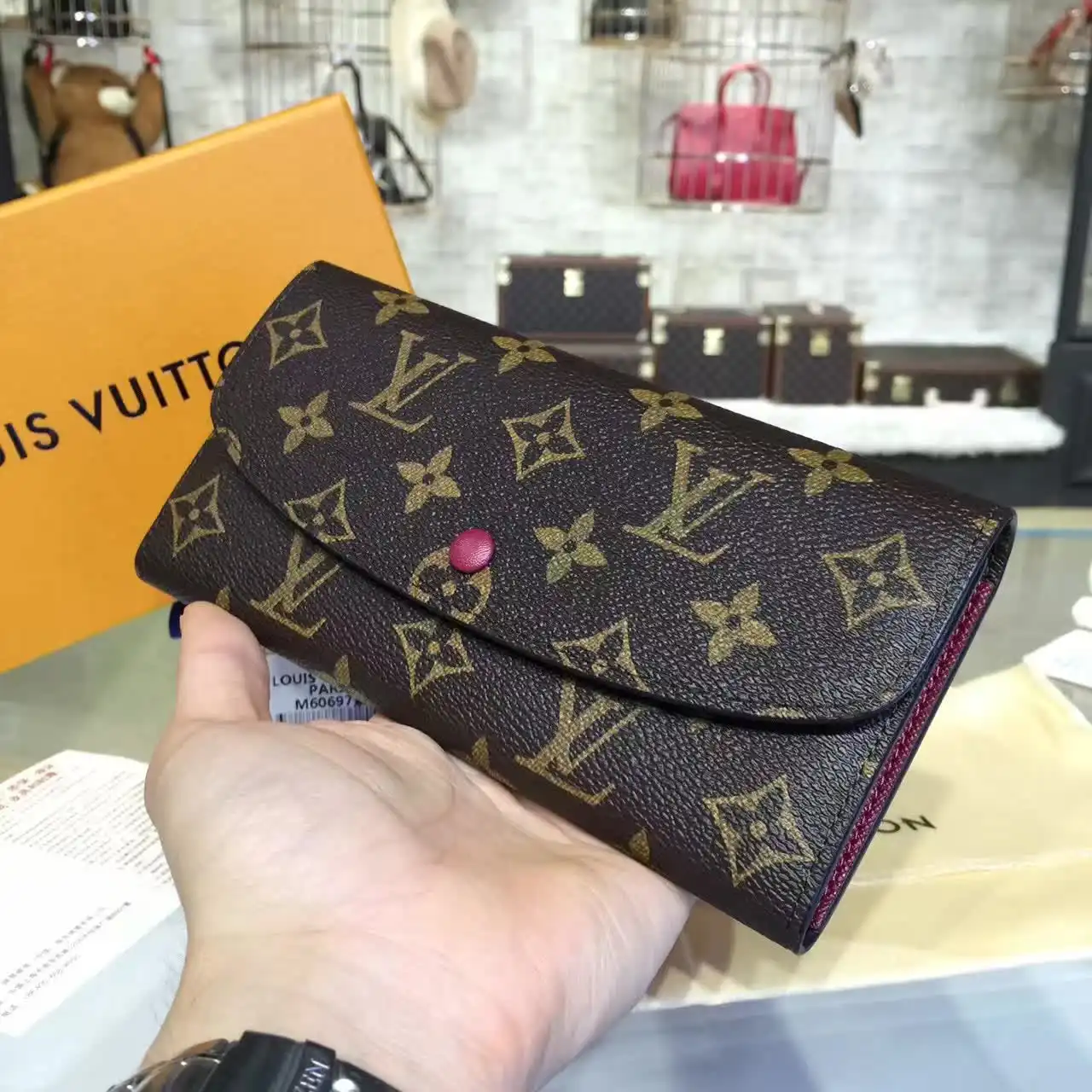 TO Louis Vuitton EMILIE