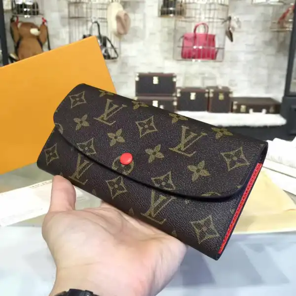 First bag ru Louis Vuitton EMILIE