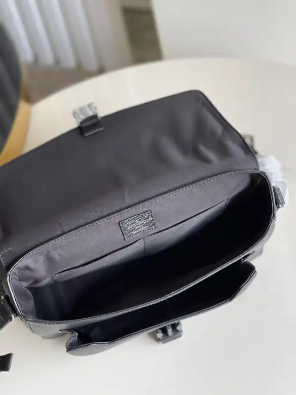 Aaa replica ru LOUIS VUITTON NEW MESSENGER