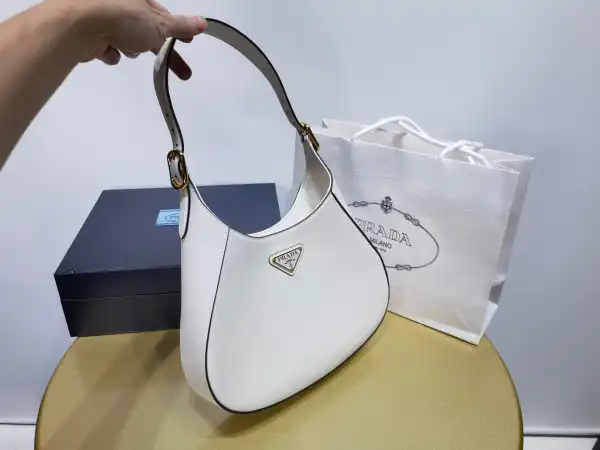 Bagsoffer Prada Leather shoulder bag