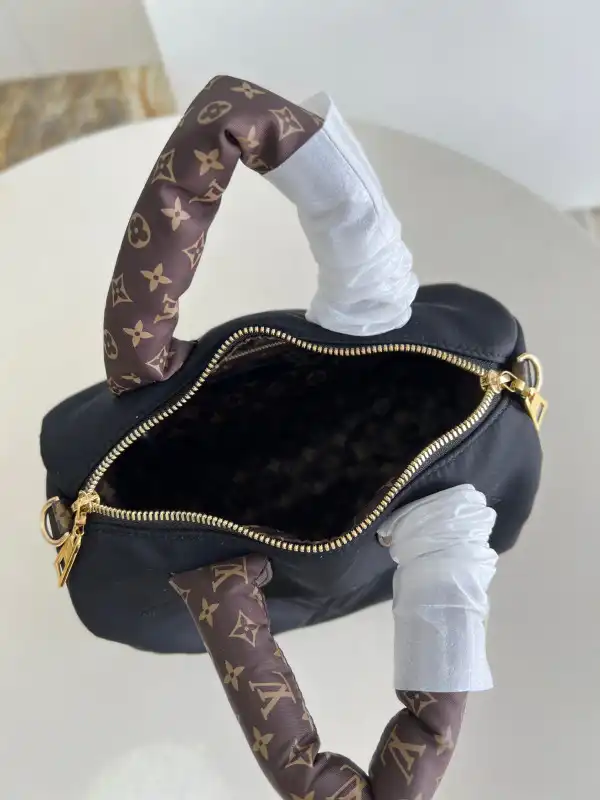 Repladies offers premium fake Louis bags at unbeatable prices. Our products are cheap because we focus on direct sales LOUIS VUITTON SPEEDY BANDOULIÈRE 25