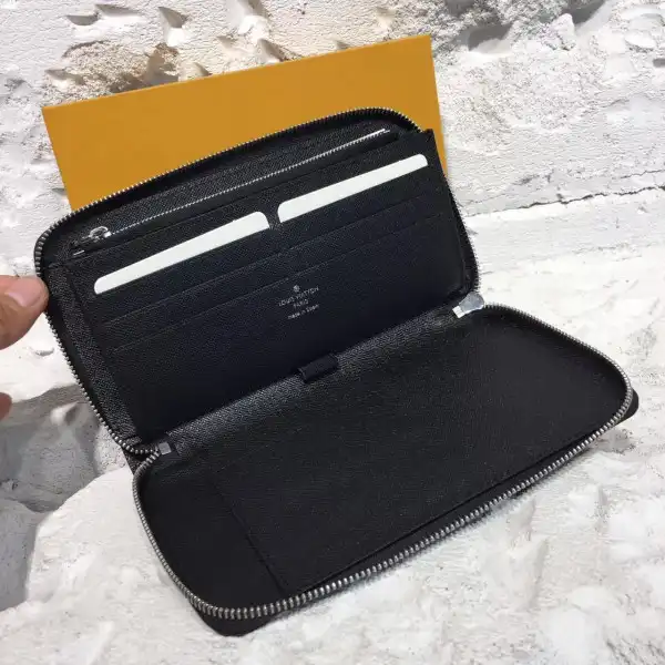 TO Louis Vuitton supreme Zip wallet