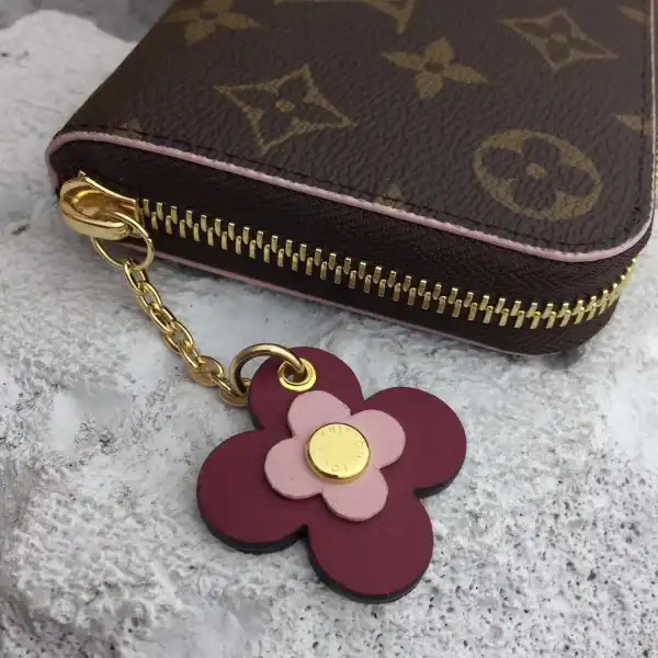 Affordable Louis Vuitton CLEMENCE wallet