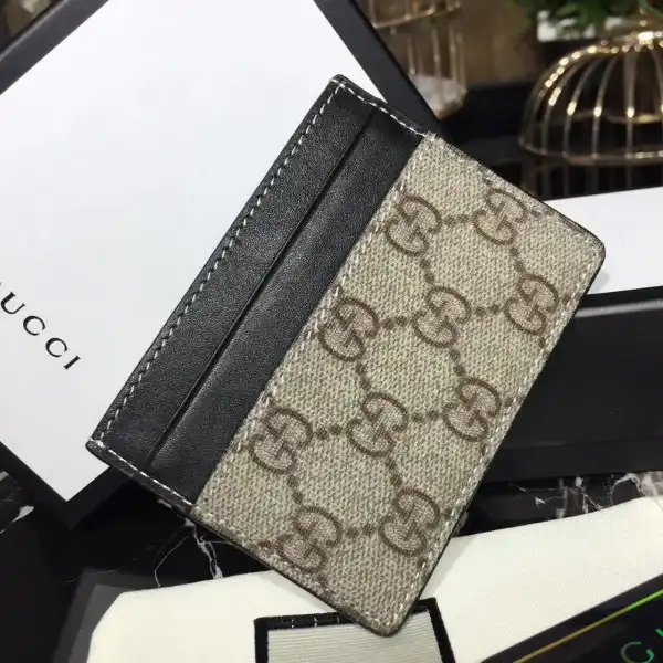 First bag ru Gucci Card holder