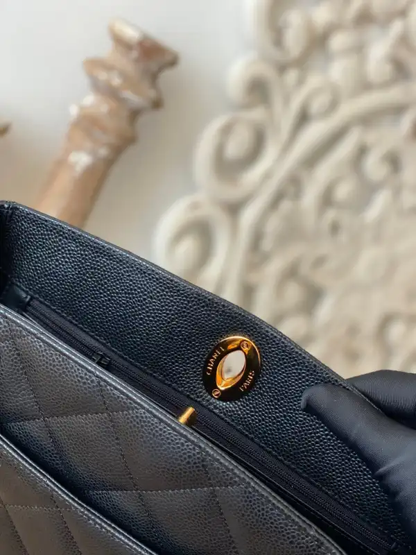 CHANEL VINTAGE TOTE