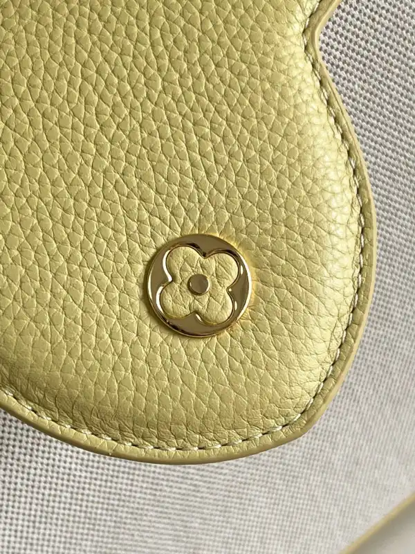 LOUIS VUITTON CAPUCINES MM