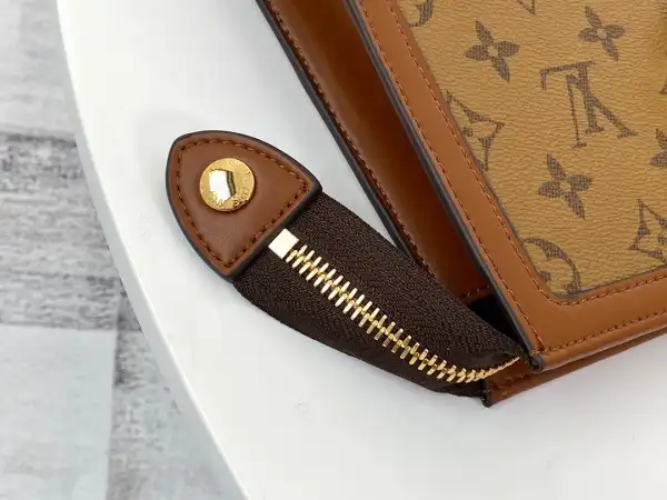 TO LOUIS VUITTON CLUTCH