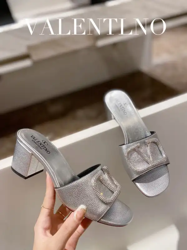 Yupoo bagsoffer VALENTINO VLOGO SIGNATURE SLIDE SANDAL