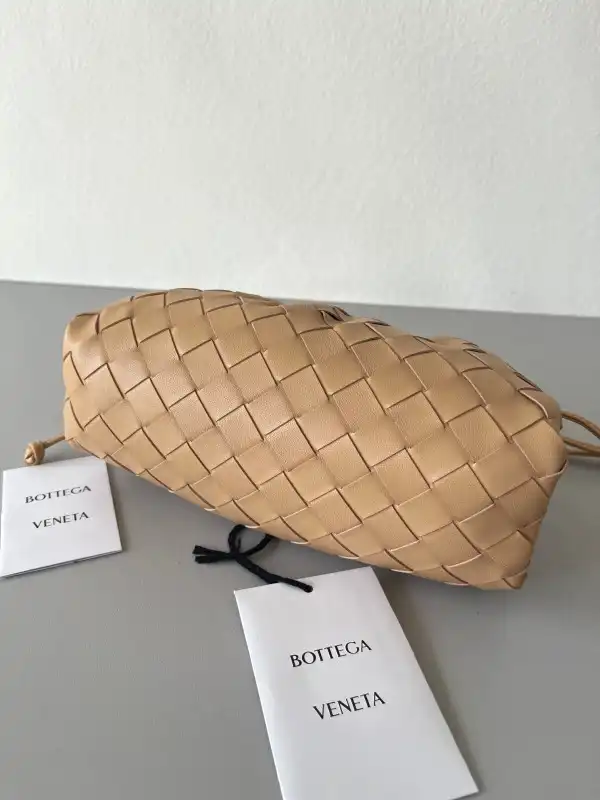 First bag ru BOTTEGA VENETA MINI POUCH