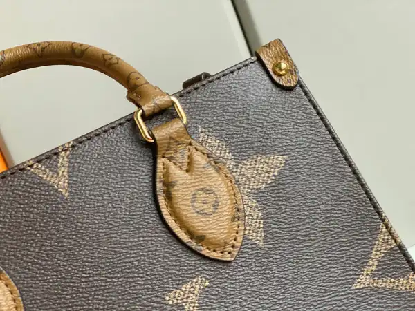 LOUIS VUITTON ONTHEGO PM