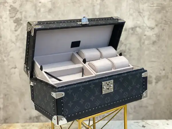 LOUIS VUITTON COFFRET ACCESSOIRES