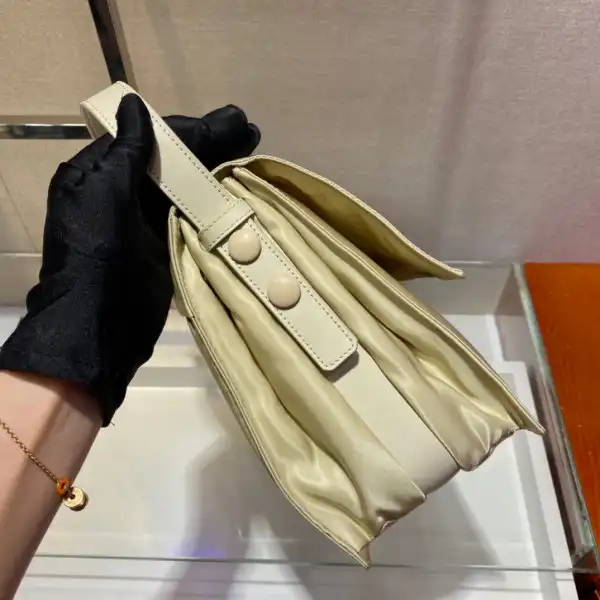 Yupoo bagsoffer PRADA Medium padded nylon shoulder bag