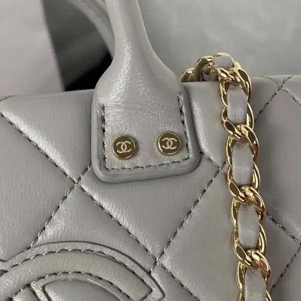 First bag ru CHANEL VANITY CASE