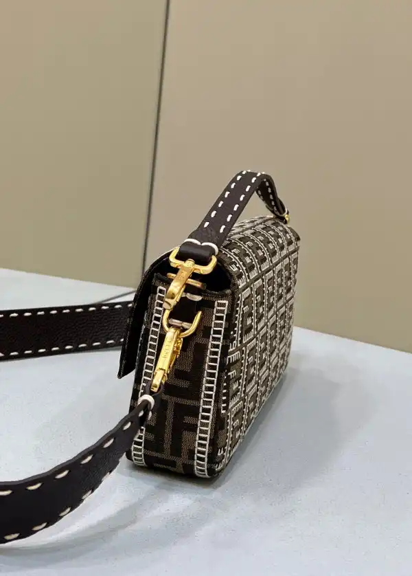 FENDI BAGUETTE