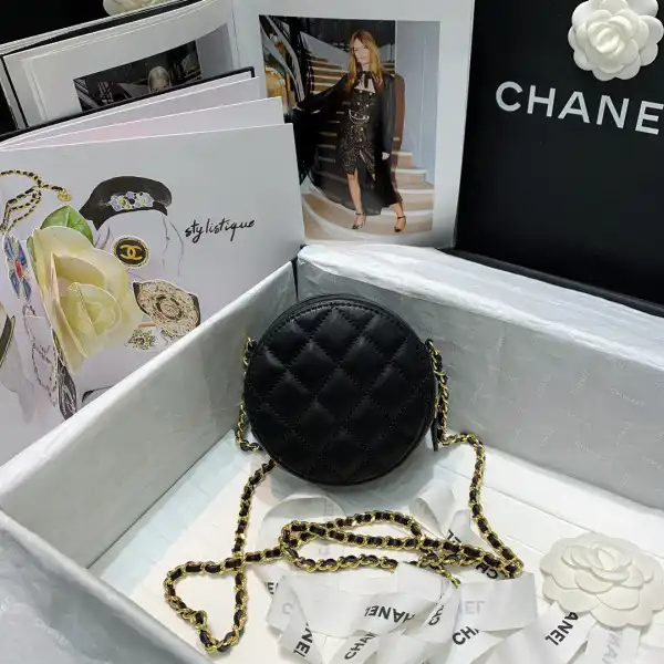 CHANEL CHANELUTCH WITH CHAIN