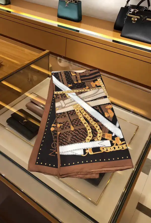 LOUIS VUITTON SCARF