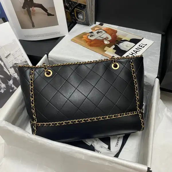 CHANEL SHOPPING BAG