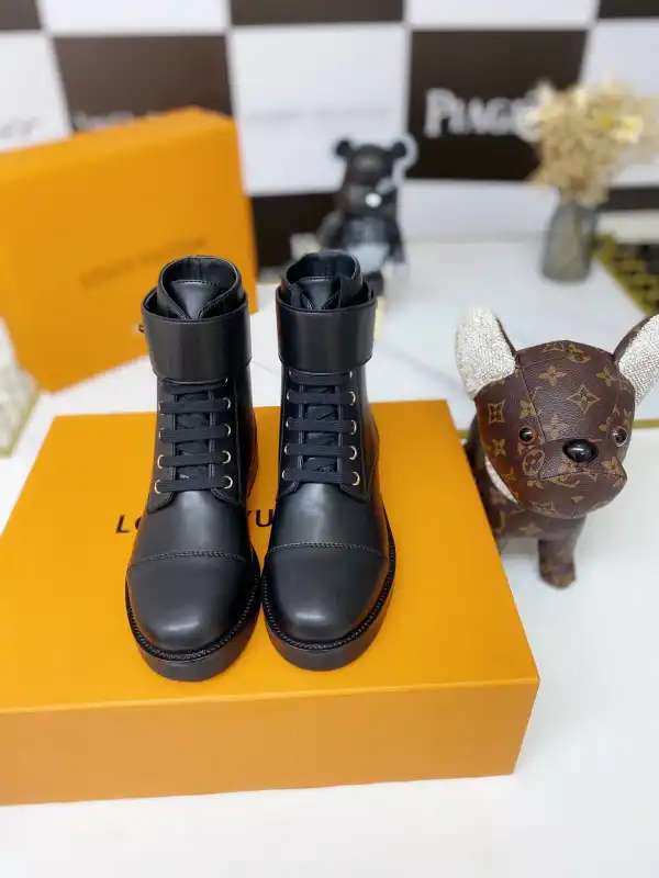 LOUIS VUITTON WONDERLAND RANGER