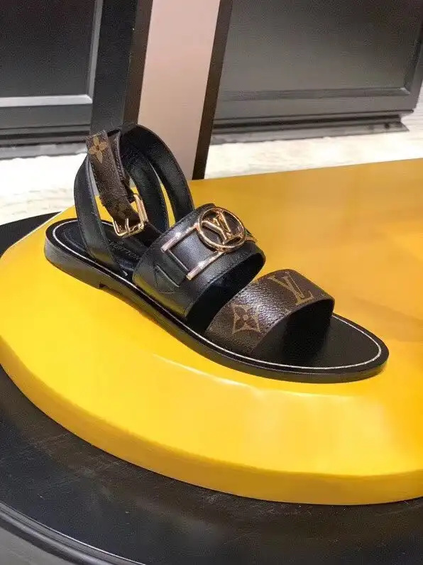 LOUIS VUITTON ACADEMY FLAT SANDAL