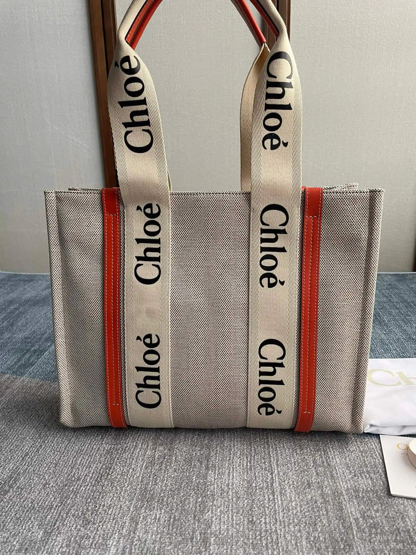 CHLOÉ MEDIUM WOODY TOTE BAG