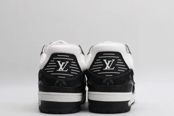 LOUIS VUITTON TRAINER SNEAKER