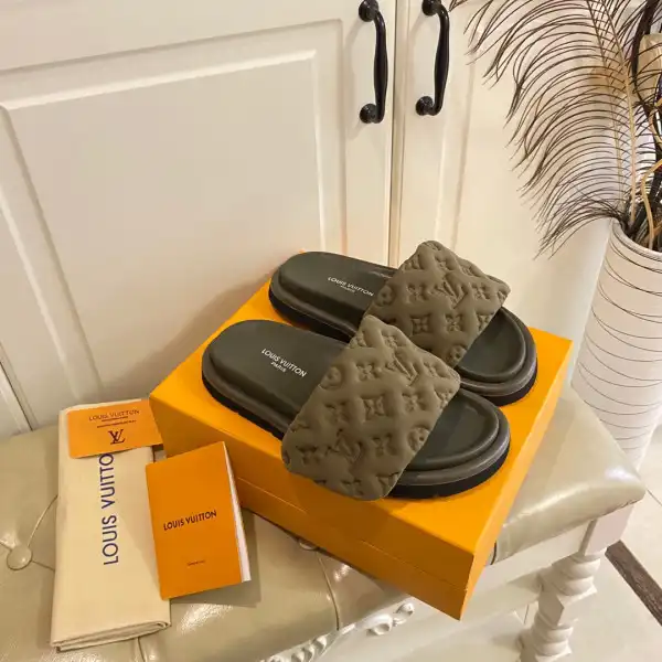 LOUIS VUITTON POOL PILLOW COMFORT MULE