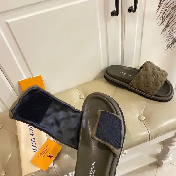 LOUIS VUITTON POOL PILLOW COMFORT MULE