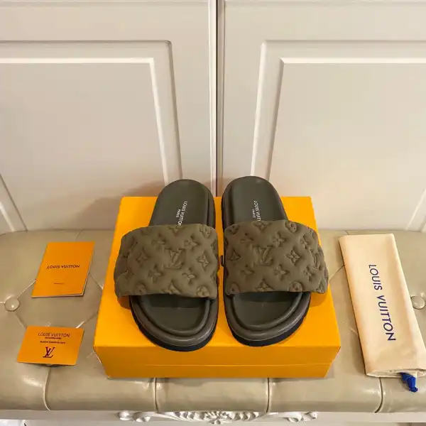 First bag ru LOUIS VUITTON POOL PILLOW COMFORT MULE