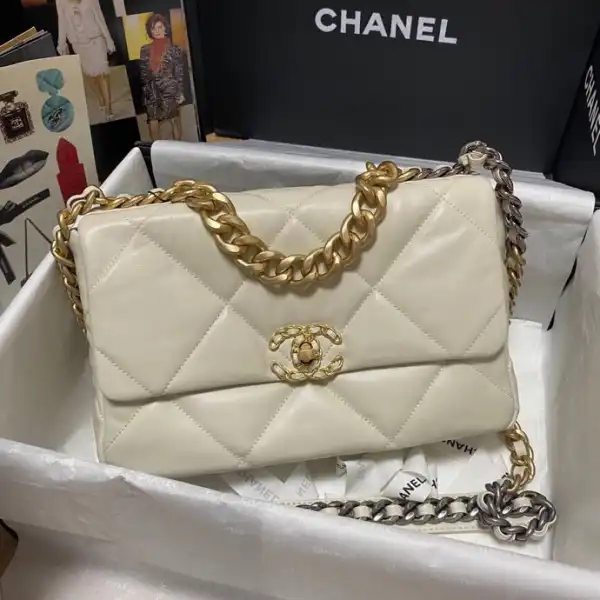 CHANEL 19 FLAP BAG