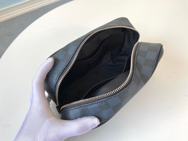 [FREE SHIPPING] LOUIS VUITTON TOILETRY POUCH