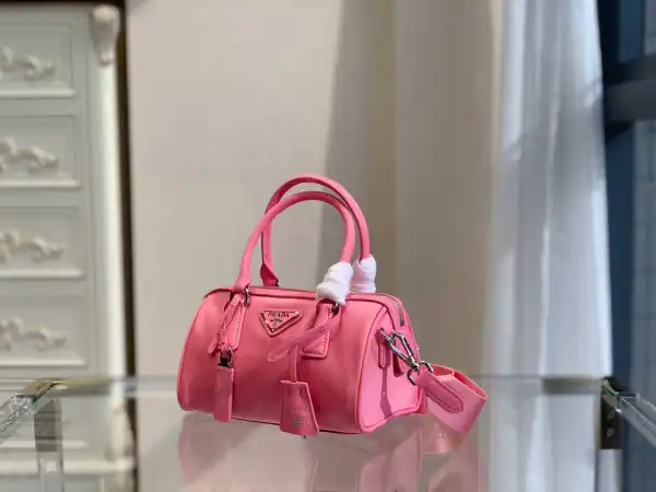 First Bag Ru PRADA Re-Edition 2005 Nylon Bag