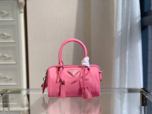 HOT SALE PRADA Re-Edition 2005 Nylon Bag