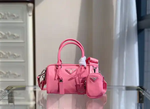 First Bag Ru PRADA Re-Edition 2005 Nylon Bag