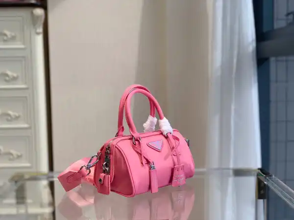 Yupoo bagsoffer PRADA Re-Edition 2005 Nylon Bag