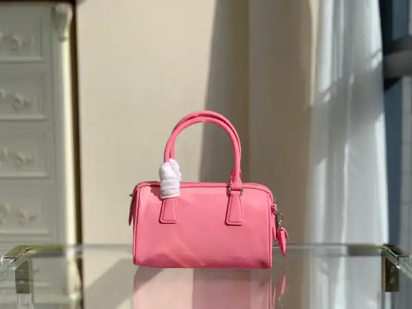 First Bag Ru PRADA Re-Edition 2005 Nylon Bag