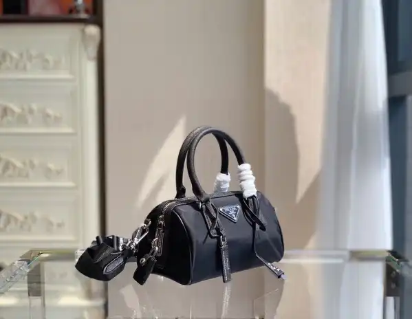 PRADA Re-Edition 2005 Nylon Bag