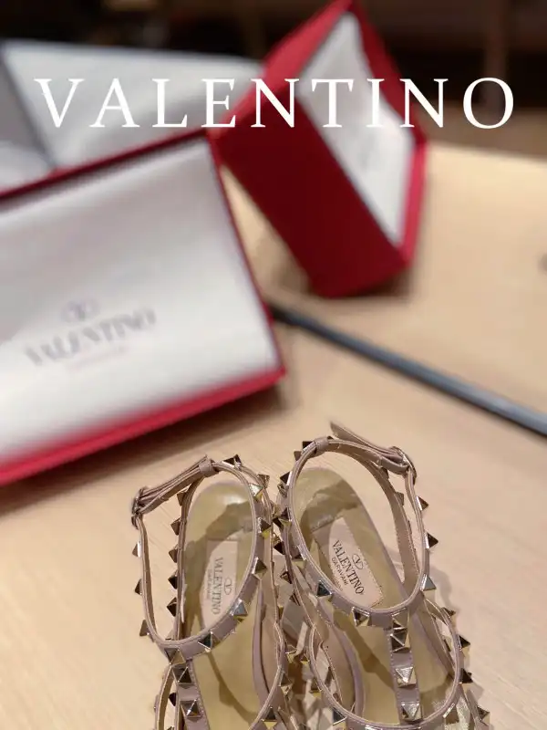 First bag ru VALENTINO ROCKSTUD SANDAL