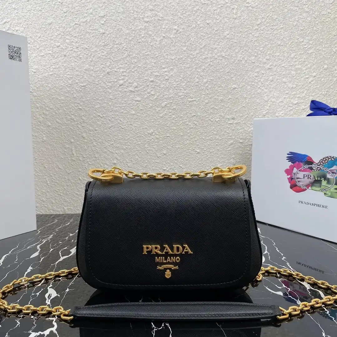 Frstbag ru PRADA Saffiano Leather