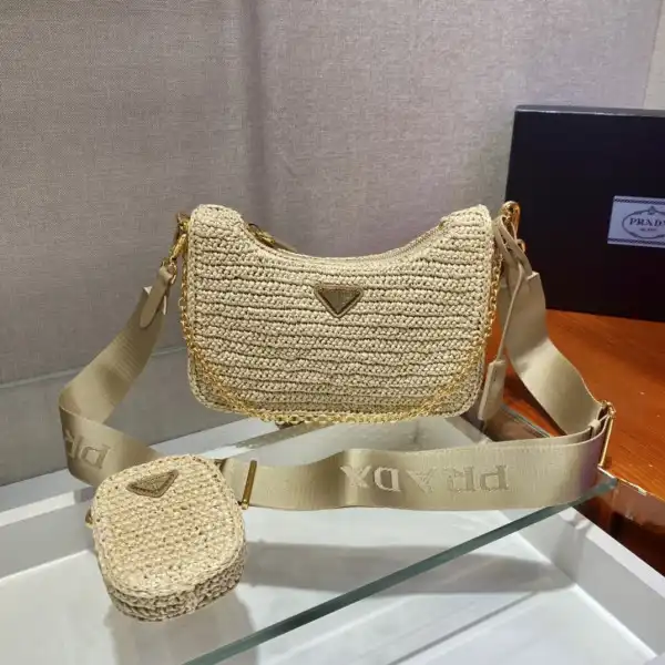 PRADA Re-Edition 2005 raffia bag