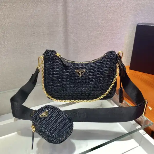 Bagsoffer PRADA Re-Edition 2005 raffia bag