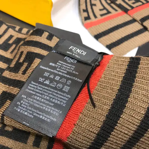 Bagsoffer FENDI SCARF