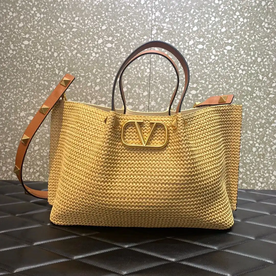 First bag ru VALENTINO MEDIUM STRAW SUMMER TOTE