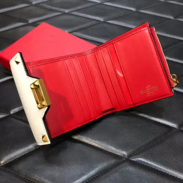 Bagsoffer yupoo VALENTINO ROCKSTUD WALLET