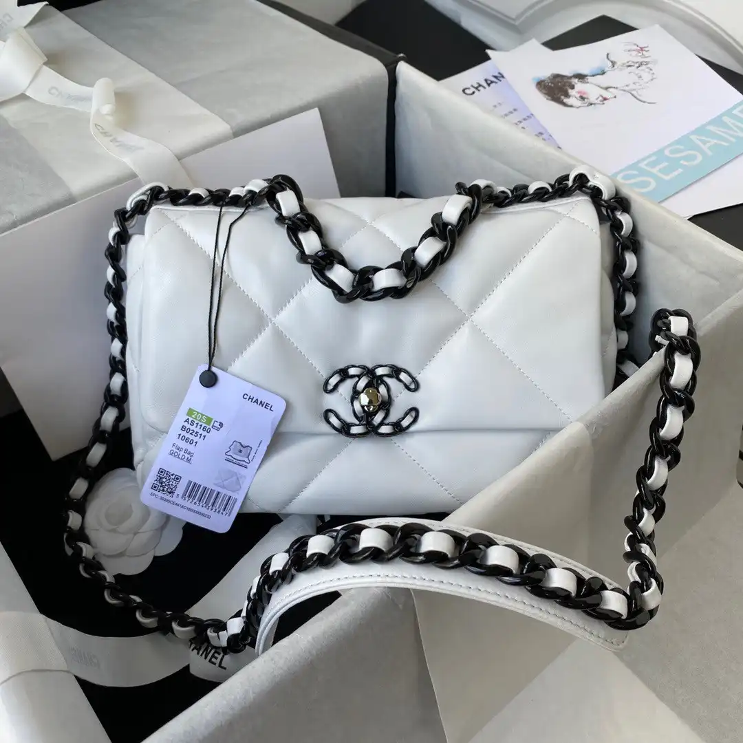 CHANEL 19 FLAP BAG 26cm 30cm