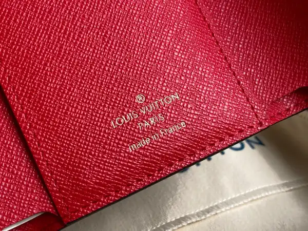 First bag ru Louis Vuitton VICTORINE Wallet